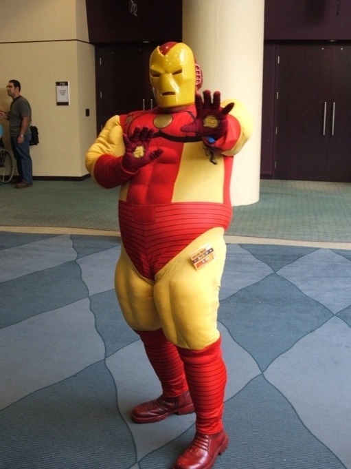 Iron Man en pose heroica